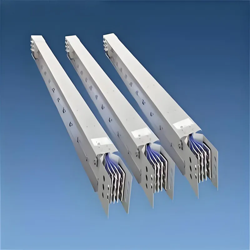 In che modo una blindosbarra isolata in aria migliora l'efficienza della distribuzione elettrica?